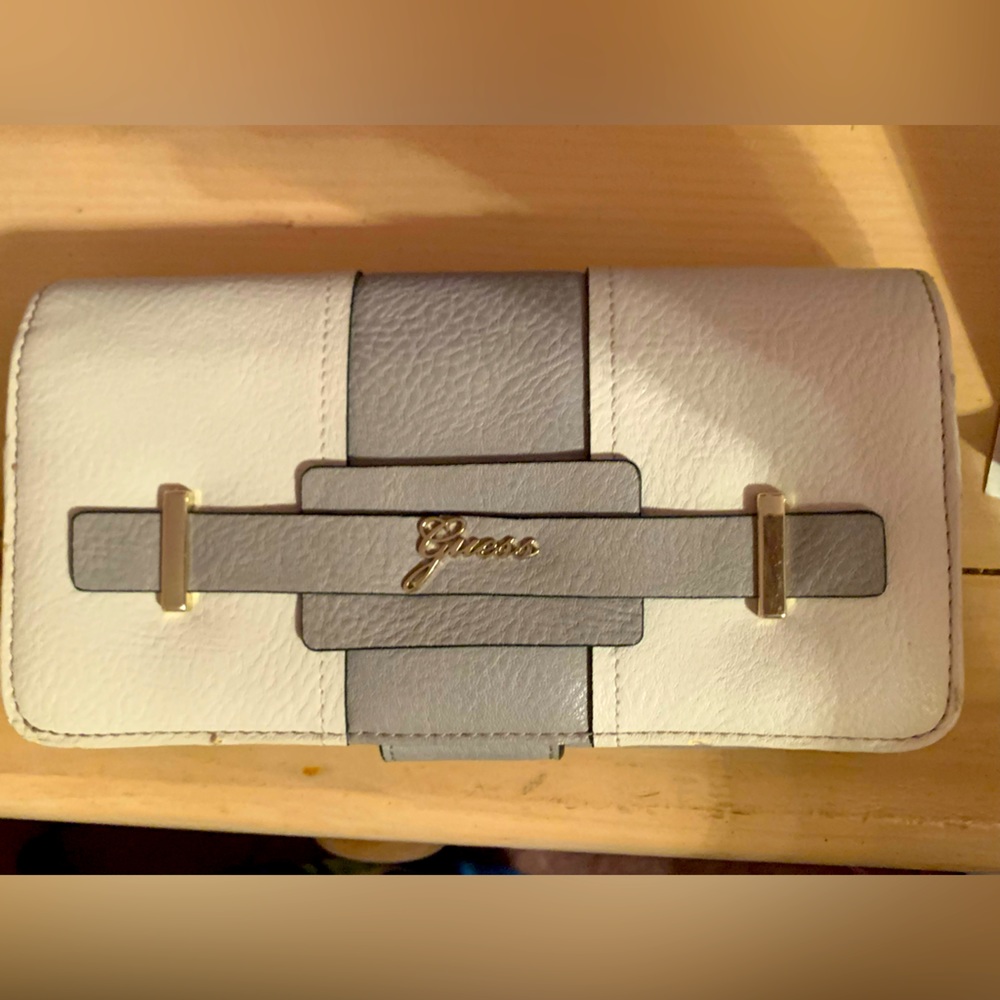 Guess Women’s Leather White/Gray Wallet - BRAND NEW, NEVER USED